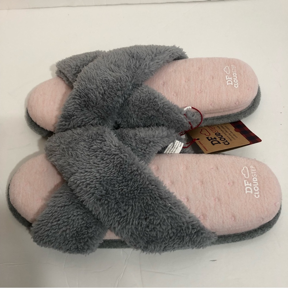 NWT Women’s Dearfoam slippers - Picture 2 of 4